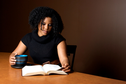 black-woman-reading-pf