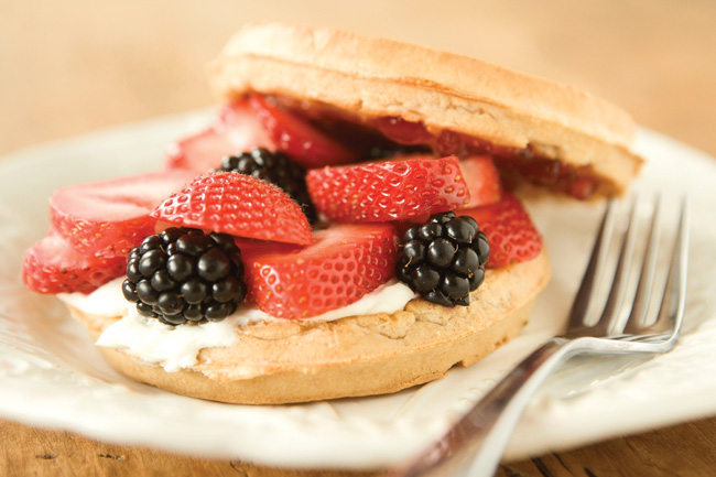 Berry-waffle-breakfast-sandwich