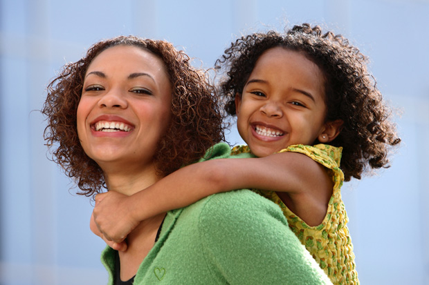 mum_daughter_piggy_back