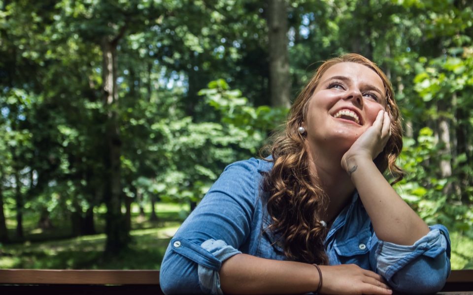 woman trusting god