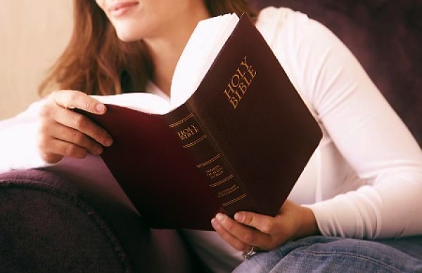 woman reading bible2