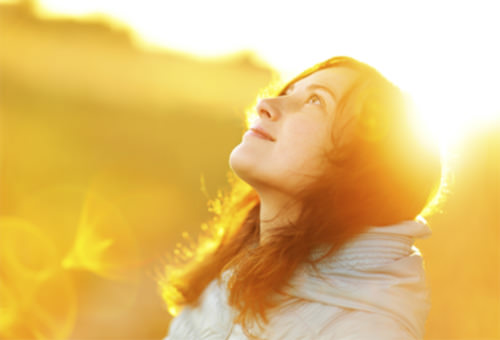 woman-looking at sky